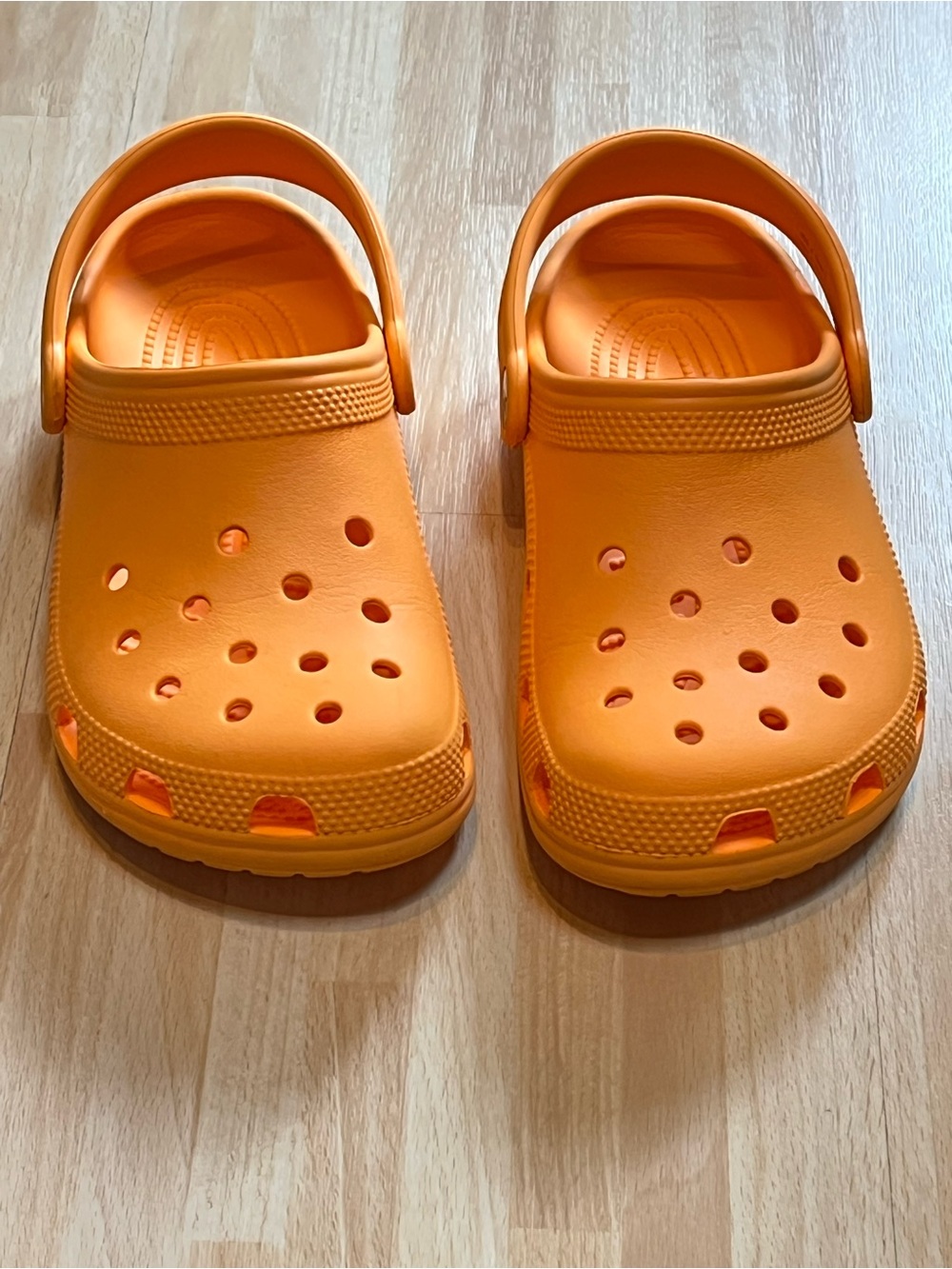 CROCS Kid’s Classic Clog - sz Junior 2 - Picture 9 of 16